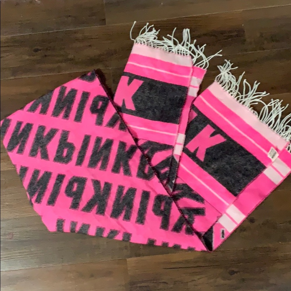 Oversized comfy scarf from Pink!!